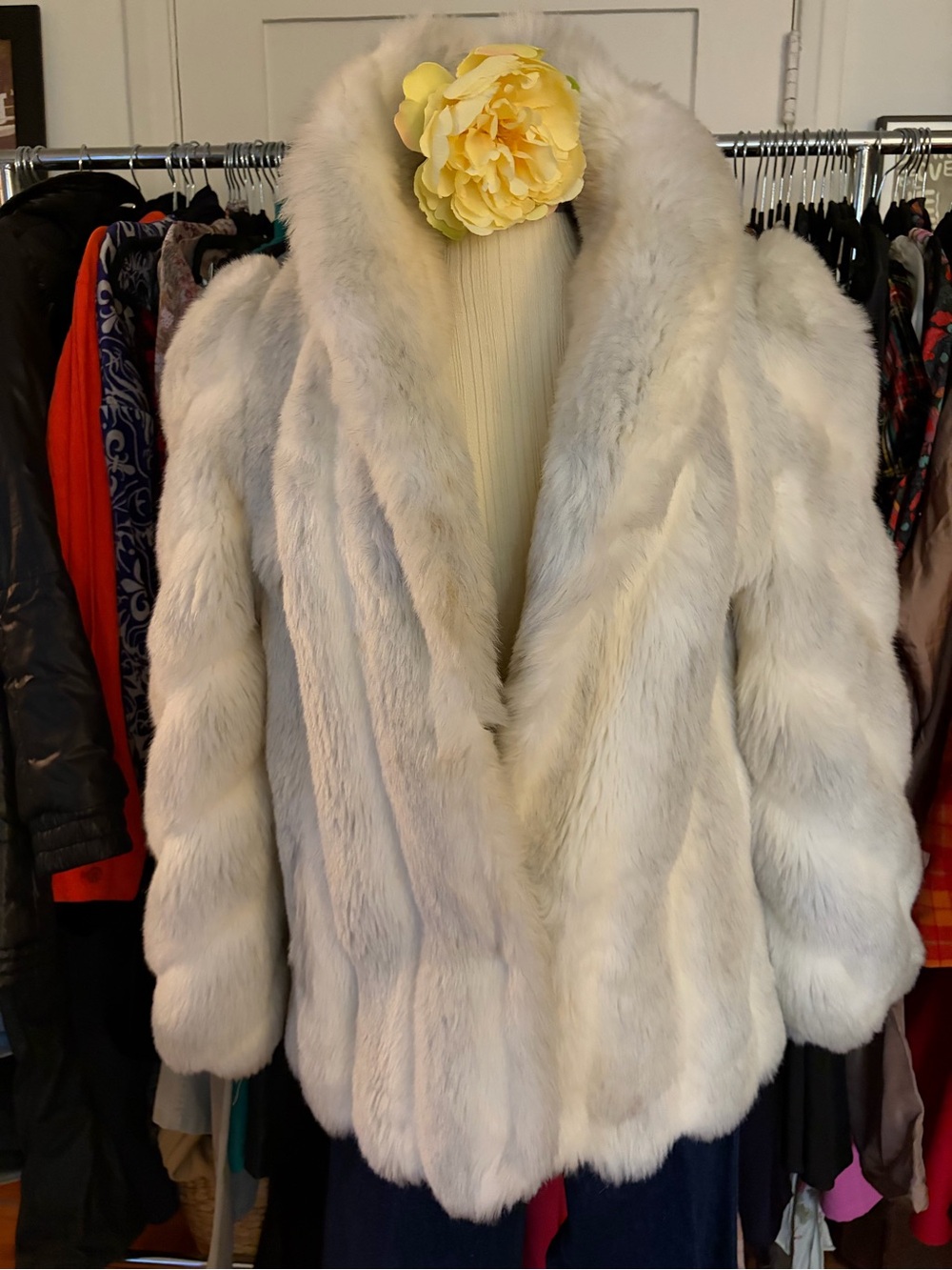 VTG 1980’s Jordache Ivory Faux Fox Fur / Winter Jacket Fully Lined